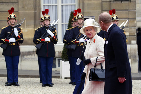 Visite d'Etat de Sa MajestÃ© la reine Elizabeth II et de Son Altesse Royale le duc d'Edimbourg.ArrivÃ©e au Palais de l'ElysÃ©e pour l ...