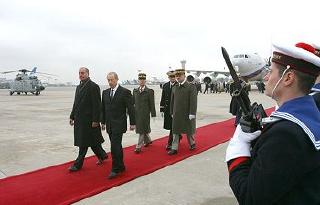 Le Président de la République accueille M. Vladimir Poutine, Président de la Fédération de Russie.