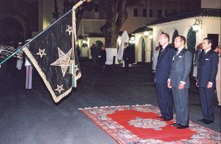 Déplacement au Maroc - Le Président de la République salue Sa Majesté Mohamed VI avant son départ