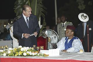 Allocution du Président de la République lors du dîner officiel offert par M. Mamadou Tandja, dans les jardins du Palais présidentiel