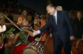 Accueil traditionnel du Président de la République et de Mme Jacques Chirac au stade Pater Te Hono Nui