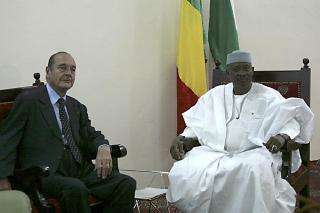 Entretien du Président de la République avec M. Amadou Toumani Touré, Président de la République du Mali à l'assemblée régionale