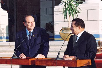 Point de presse conjoint du Président de la République et de M. Hosni Moubarak, Président de la République arabe d'Egypte .