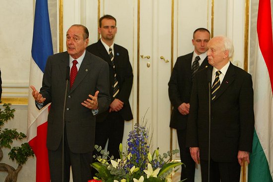 Point de presse conjoint du Président de la République et de M. Ferenc Madl, Président de la République de Hongrie