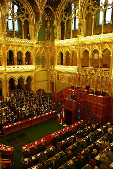 Parlement de Hongrie : discours du Président de la République