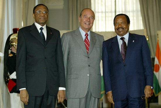 Le PrÃ©sident de la RÃ©publique et M. Mamadou Tandja, PrÃ©sident de la RÃ©publique du Niger accueillent M. Paul Biya, PrÃ©sident de l ...