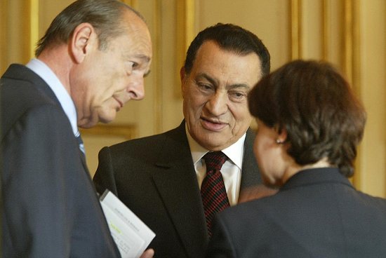 Bref entretien prÃ©cÃ©dant le point de presse conjoint du PrÃ©sident de la RÃ©publique et de M. Hosni Moubarak, PrÃ©sident de la RÃ ...