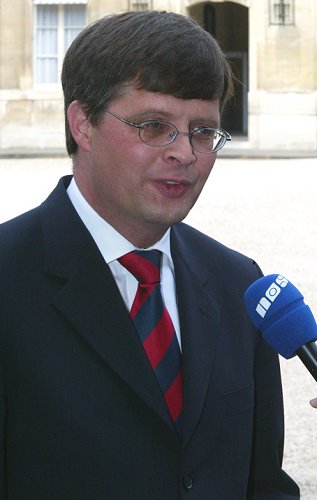 Point de presse informel de M. Jan Peter Balkenende, à l'issue de son entretien avec le Président de la République (cour d'honneur)