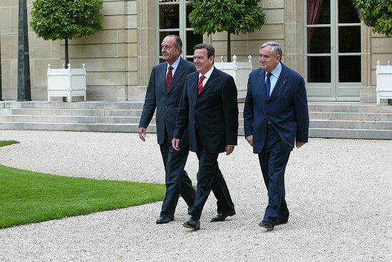 Fin du Conseil des ministres franco-allemand : le PrÃ©sident de la RÃ©publique, M. Gerhard SchrÃ¶der et le Premier ministre M. Jean-Pierr ...