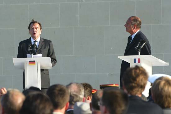 - 60ème anniversaire du débarquement en Normandie - cérémonie franco-allemande - discours du chancelier Gerhard Schröder (mémorial de Caen)