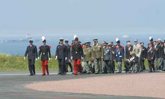 - 60ème anniversaire du débarquement en Normandie - cérémonie internationale - défilé des vétérans