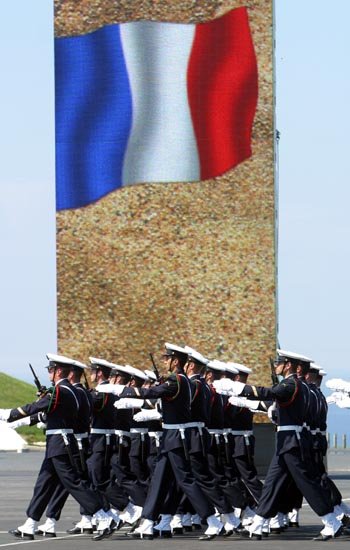 - 60ème anniversaire du débarquement en Normandie - cérémonie internationale - défilé terrestre