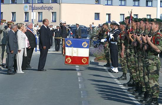 - 60ème anniversaire du débarquement en Normandie - honneurs militaires et revue des troupes