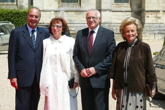 - 60Ã¨me anniversaire du dÃ©barquement en Normandie - le PrÃ©sident de la RÃ©publique et Mme Jacques Chirac, accueillent les membres de ...
