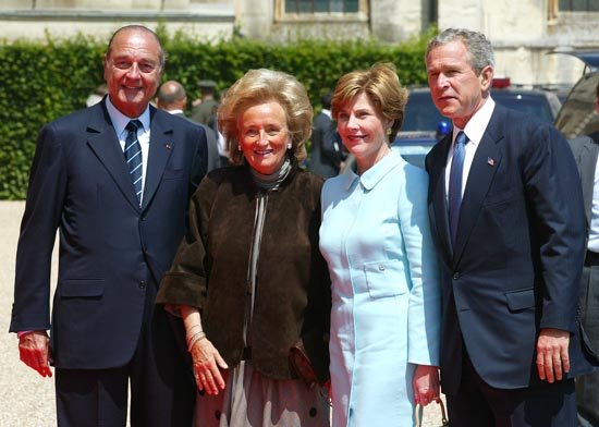 - 60Ã¨me anniversaire du dÃ©barquement en Normandie - le PrÃ©sident de la RÃ©publique et Mme Jacques Chirac, accueillent les membres de ...