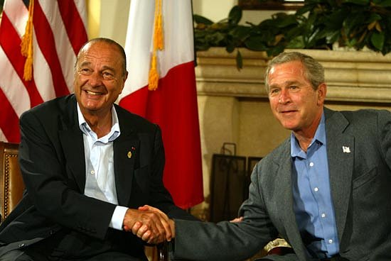 - Sommet des chefs d'Etat et de gouvernement du G8 - entretien du PrÃ©sident de la RÃ©publique avec M. George W. Bush, PrÃ©sident des Et ...