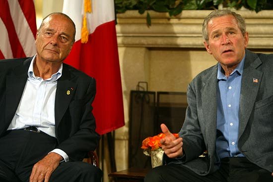 - Sommet des chefs d'Etat et de gouvernement du G8 - entretien du PrÃ©sident de la RÃ©publique avec M. George W. Bush, PrÃ©sident des Et ...