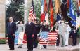 Le Président de la République et M. George W. Bush, Président des Etats-Unis d'Amérique déposent une gerbe au Mémorial du cimetière américain de Normandie à Colleville-sur-Mer (Calvados).