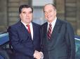 Le Président de la République raccompagne M. Emomali RAKHMONOV, Président de la République du Tadjikistan.