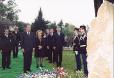 Dépôt d'une gerbe au pied de la stèle érigée à la mémoire des agents de la représentation diplomatique et consulaire française en Algérie décédés dans l'exercice de leur fonction (ambassade de France).
