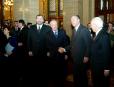Parlement de Hongrie : accueil du PrÃ©sident de la RÃ©publique à son arrivÃ©e par M. Peter Medgyessy, Premier ministre de la RÃ© ...