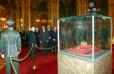 Parlement de Hongrie : visite du Président de la République en compagnie de MM. Ferenc Madl,  Peter Medgyessy et M. Laszlo Mandur, vice-président de l'Assemblée nationale hongroise
