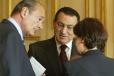 Bref entretien précédant le point de presse conjoint du Président de la République et de M. Hosni Moubarak, Président de la République arabe d'Egypte