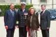 - 60Ã¨me anniversaire du dÃ©barquement en Normandie - le PrÃ©sident de la RÃ©publique et Mme Jacques Chirac, accueillent les membres de ... - 2