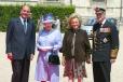 - 60ème anniversaire du débarquement en Normandie - le Président de la République et Mme Jacques Chirac, accueillent les membres des délégations étrangères invitées (Hôtel de ville)