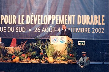 Photo 1 : Allocution du Président de la République lors du sommet mondial pour le développement durable - séance plénière.