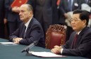 M. Jacques CHIRAC, Président de la République, et de M. HU Jintao, Président de la République populaire de Chine.