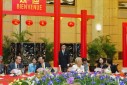 Photo : Dîner officiel offert en l'honneur du Président de la République et de Mme Jacques Chirac par M. Chen Liangyu, membre du bureau politique du Parti communiste chinois, secrétaire du Comité du Parti communiste chinois pour la municipalité de Shanghaï