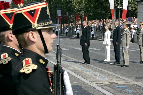 Revue des troupes armées par la Président de la République sur les Champs Elysées