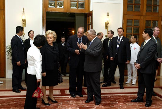 Dîner officiel offert en l'honneur du Président de la République et de Mme Jacques Chirac par M. Tung Chee-Hwa et son épouse