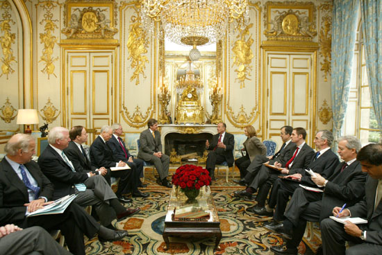 Le Président Jacques CHIRAC s'entretient avec une délégation de sénateurs américains.