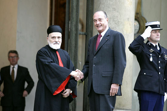 Le Président Jacques CHIRAC accueille Mgr. SFEIR Patriarche maronite du Liban.